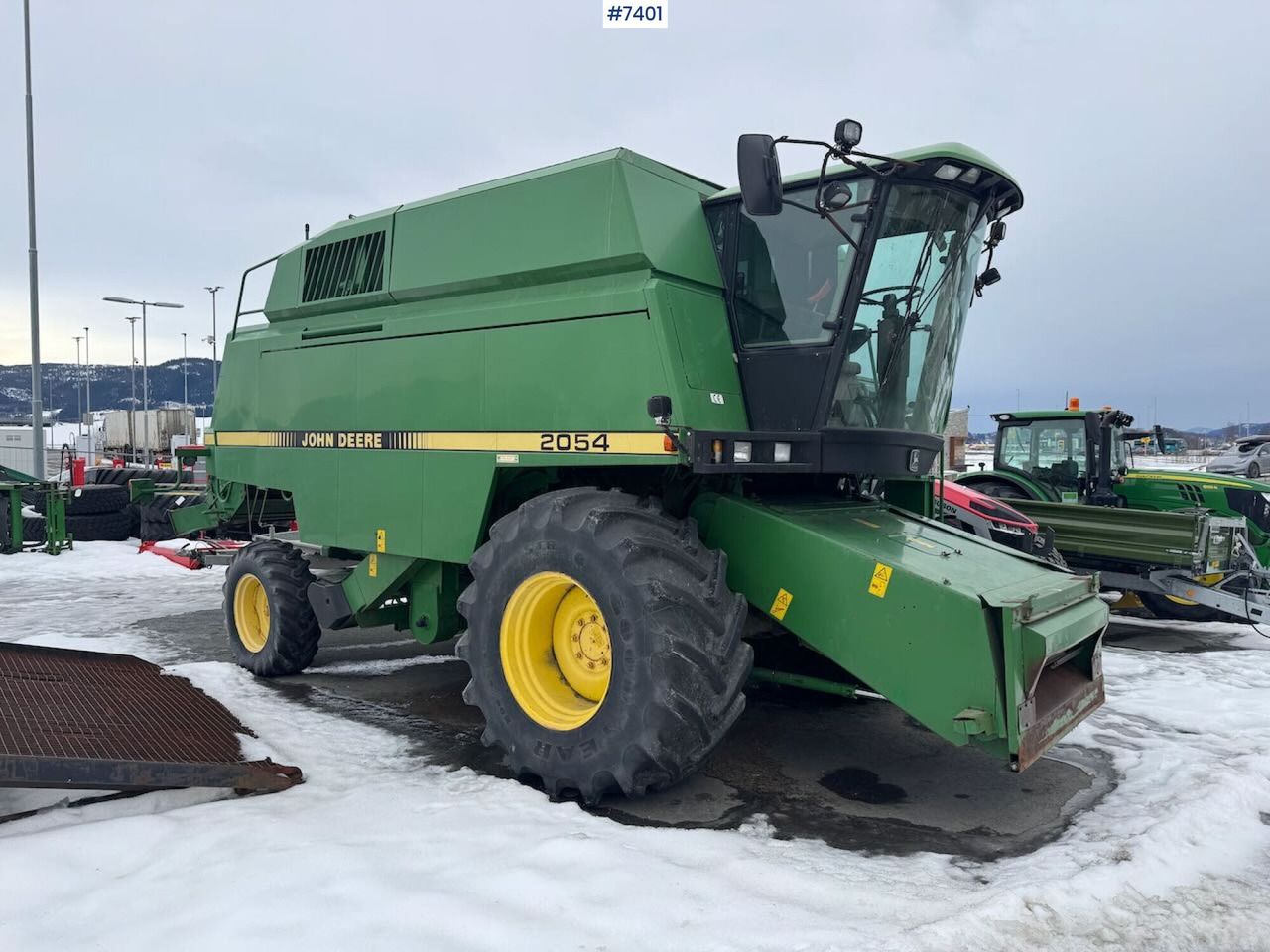 1995 John Deere 2054 w/ 16 ft header and header trailer