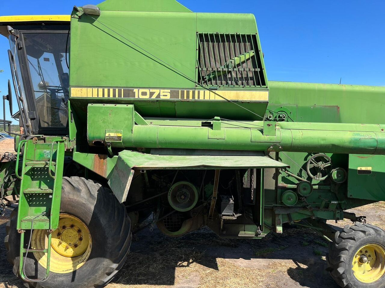 John Deere 1075
