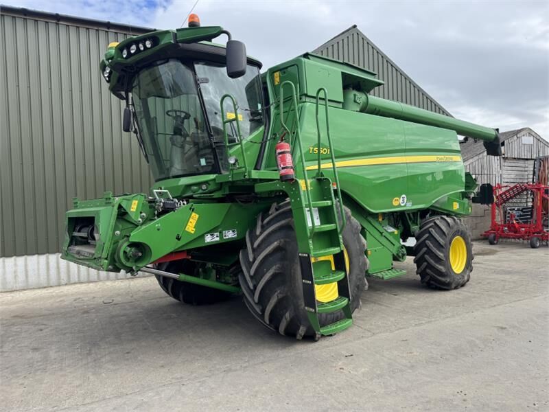 John Deere T560i c/w 625X Header **Low Hours, Very Tidy**