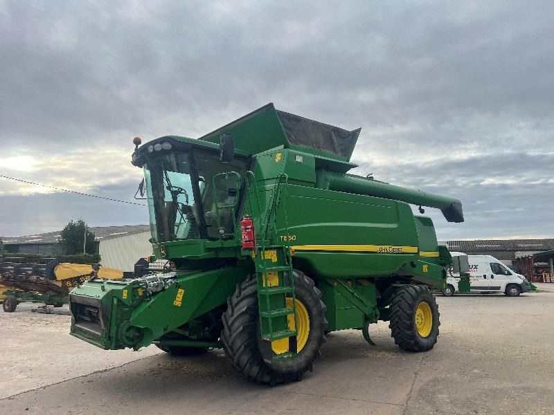 JOHN DEERE T660