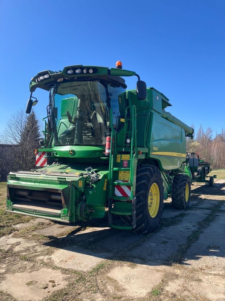 John Deere T660i mit 625PF Schneidwerk