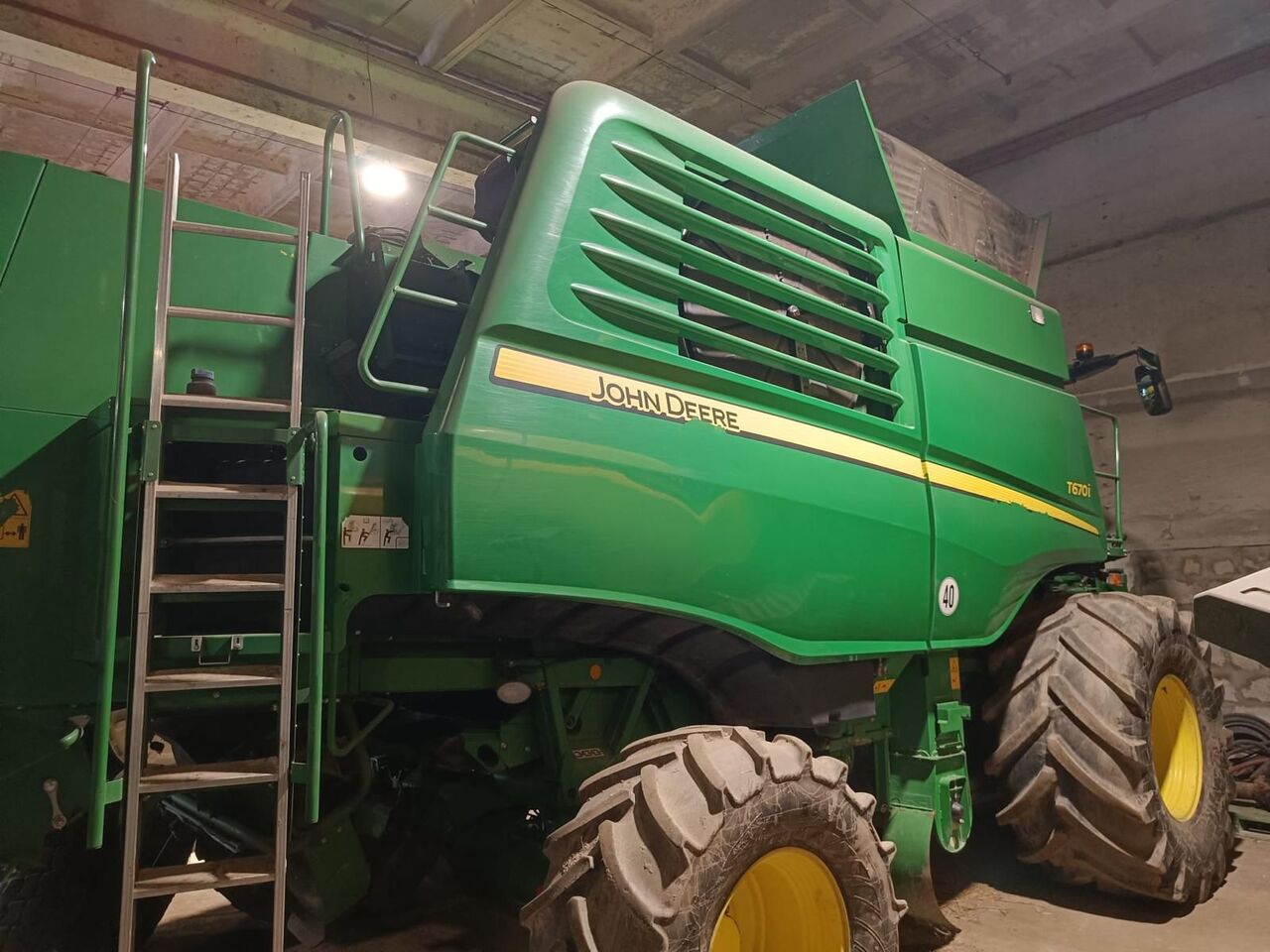 JOHN DEERE T670i